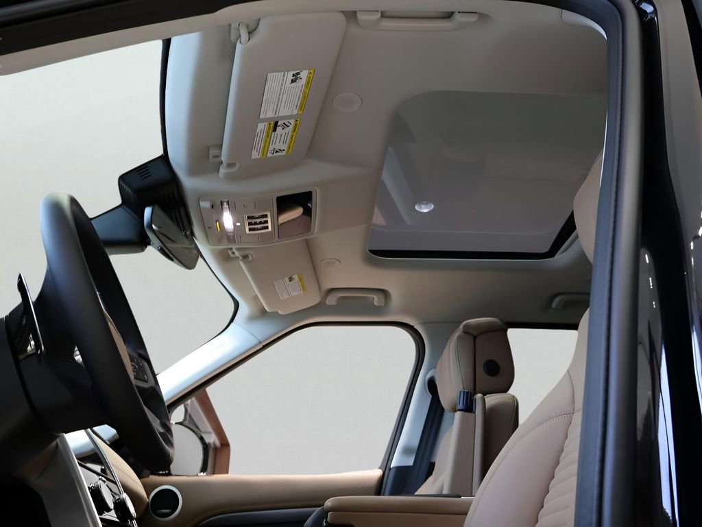 Certified 2025 Land Rover Discovery Metropolitan Edition image 77