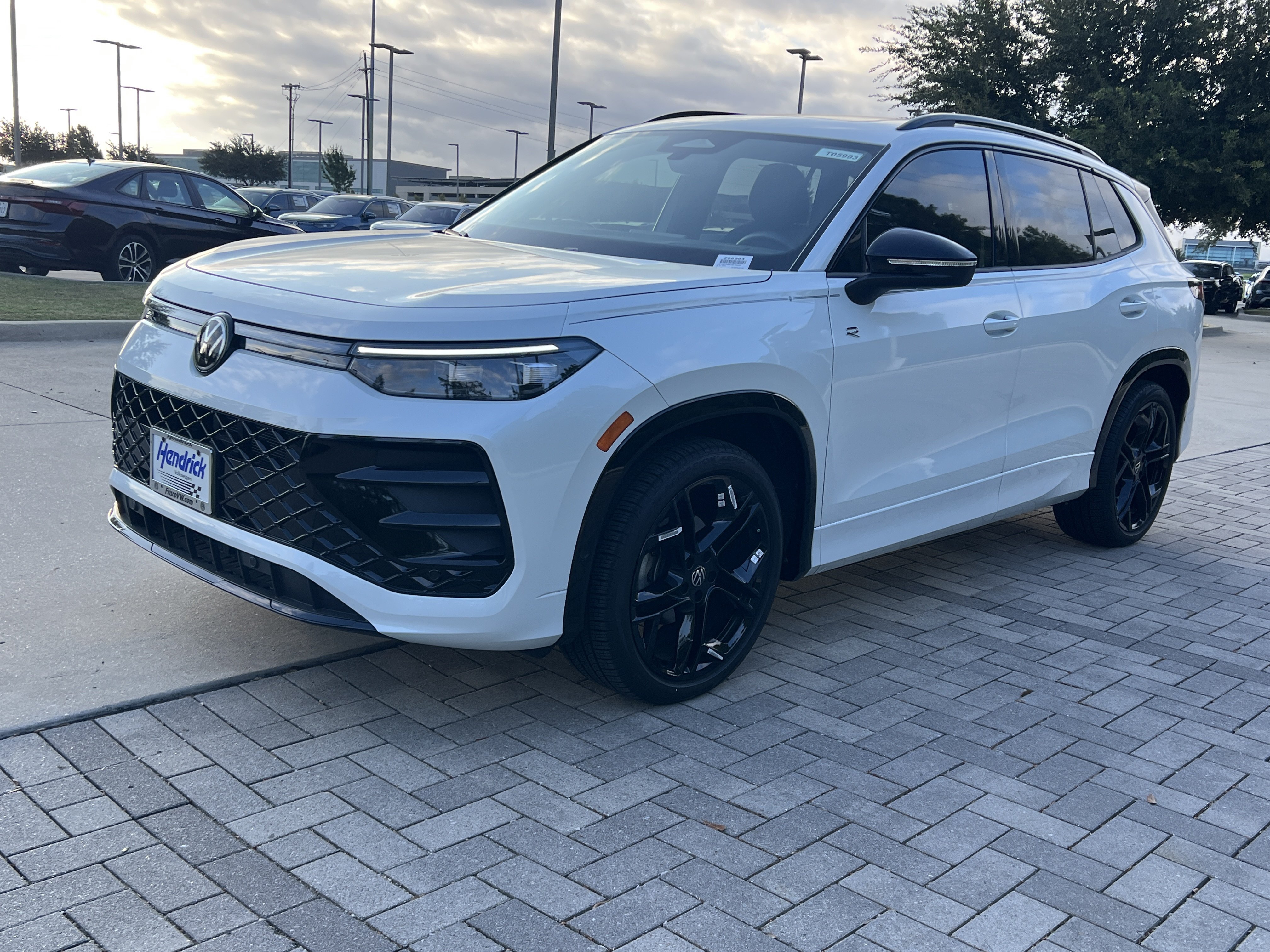 Certified 2026 Volkswagen Tiguan SE R-Line FWD image 4