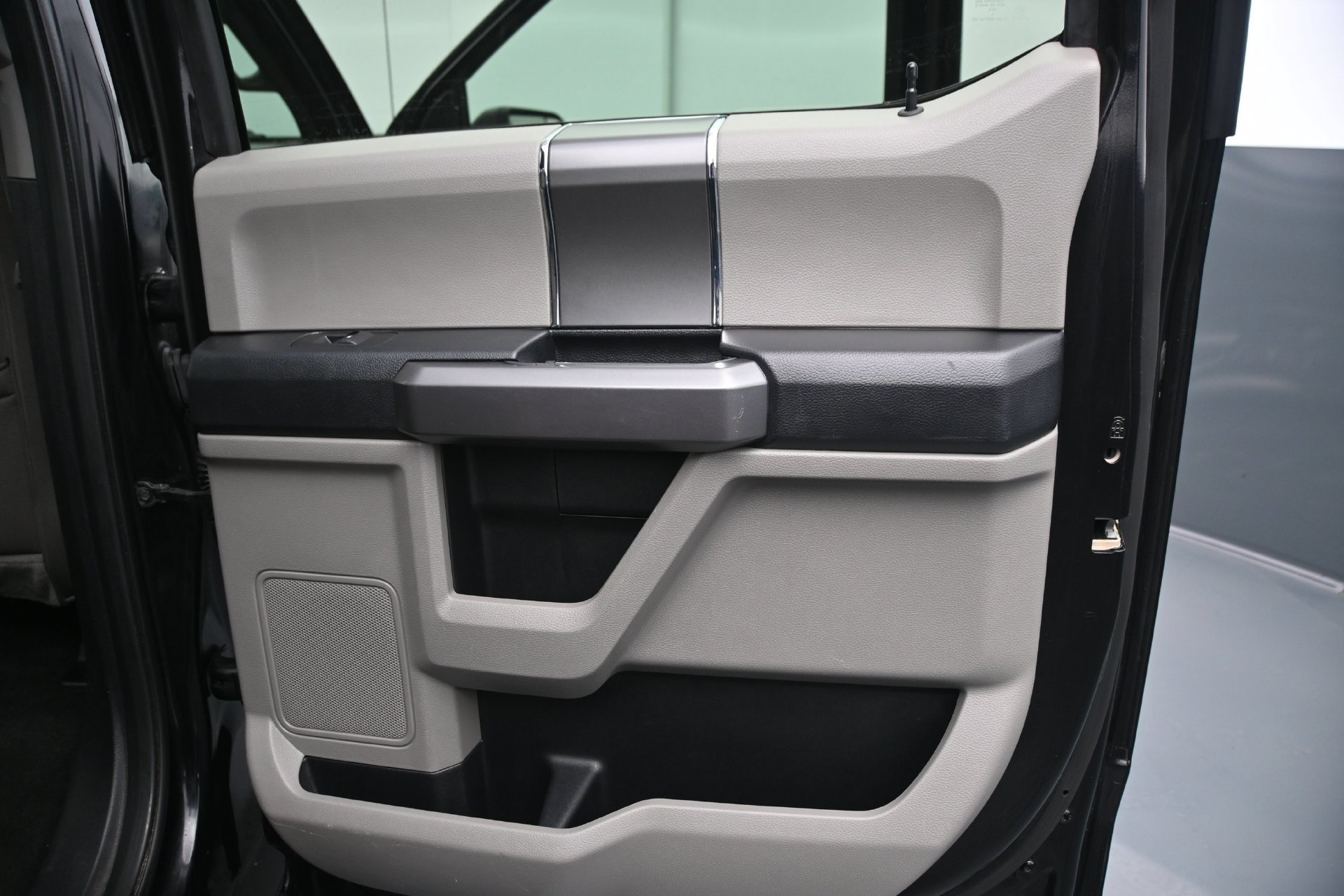 Used 2019 Ford F150 XLT w/ Equipment Group 302A Luxury AWD/4WD image 14