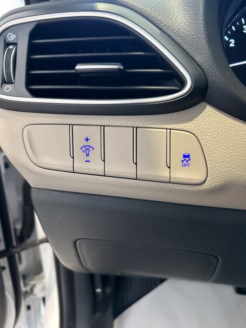Used 2018 Hyundai Elantra GT FWD image 13