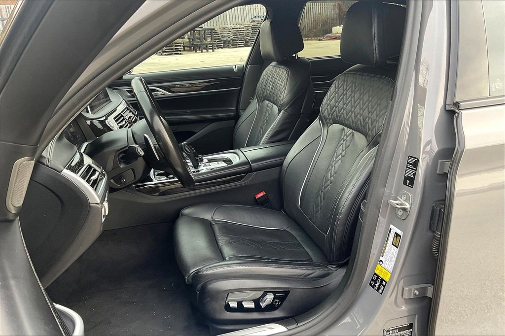 Used 2022 BMW 750i xDrive w/ Executive Package image 25