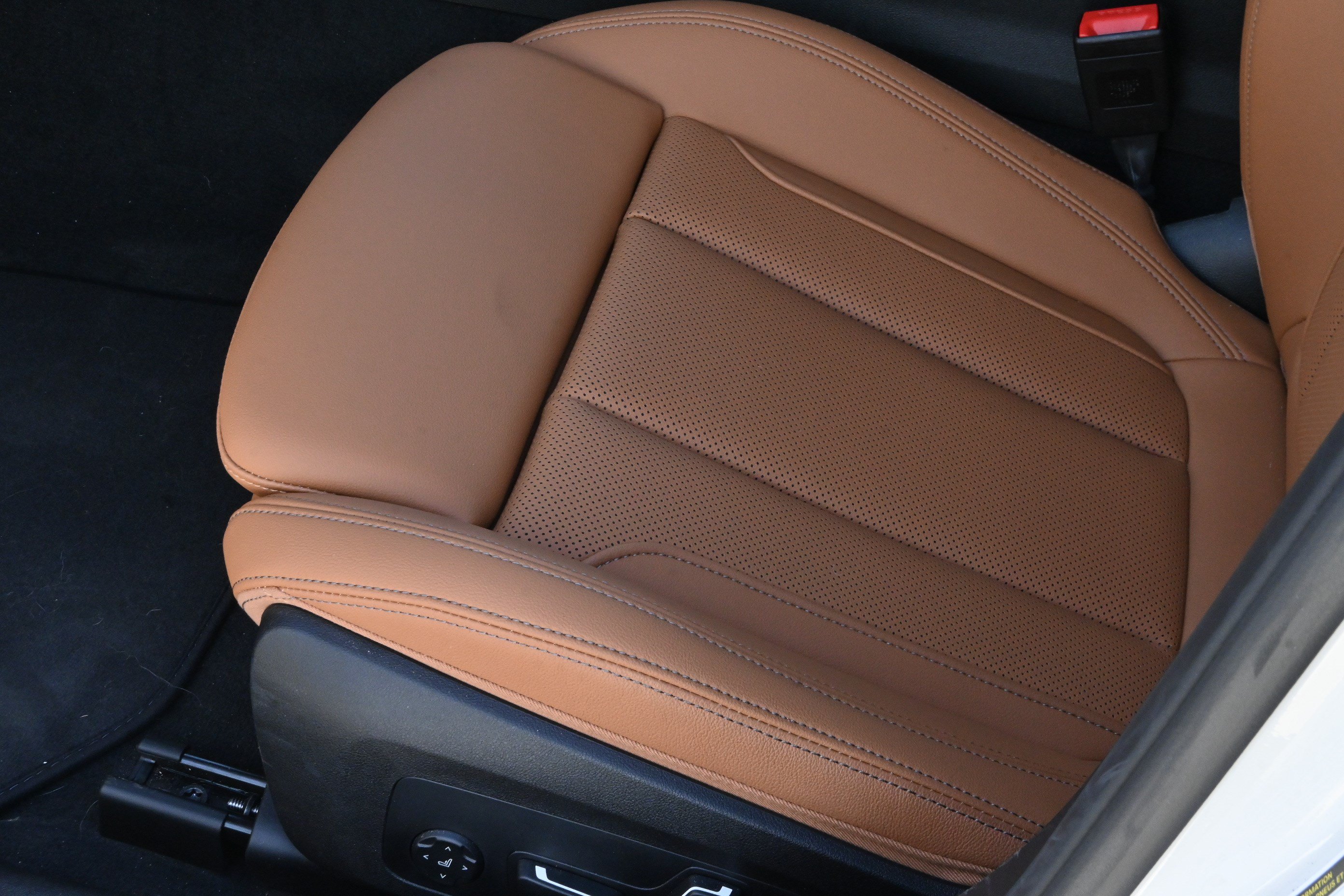 Certified 2025 BMW 330i Sedan RWD image 28