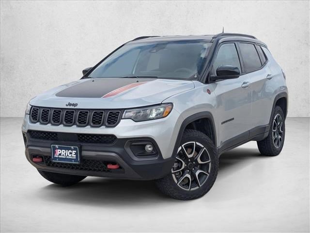 Used 2025 Jeep Compass Trailhawk image 1