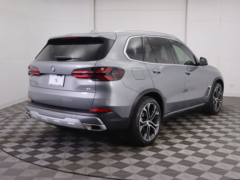 Used 2025 BMW X5 xDrive50e w/ Parking Assistance Package AWD/4WD image 5
