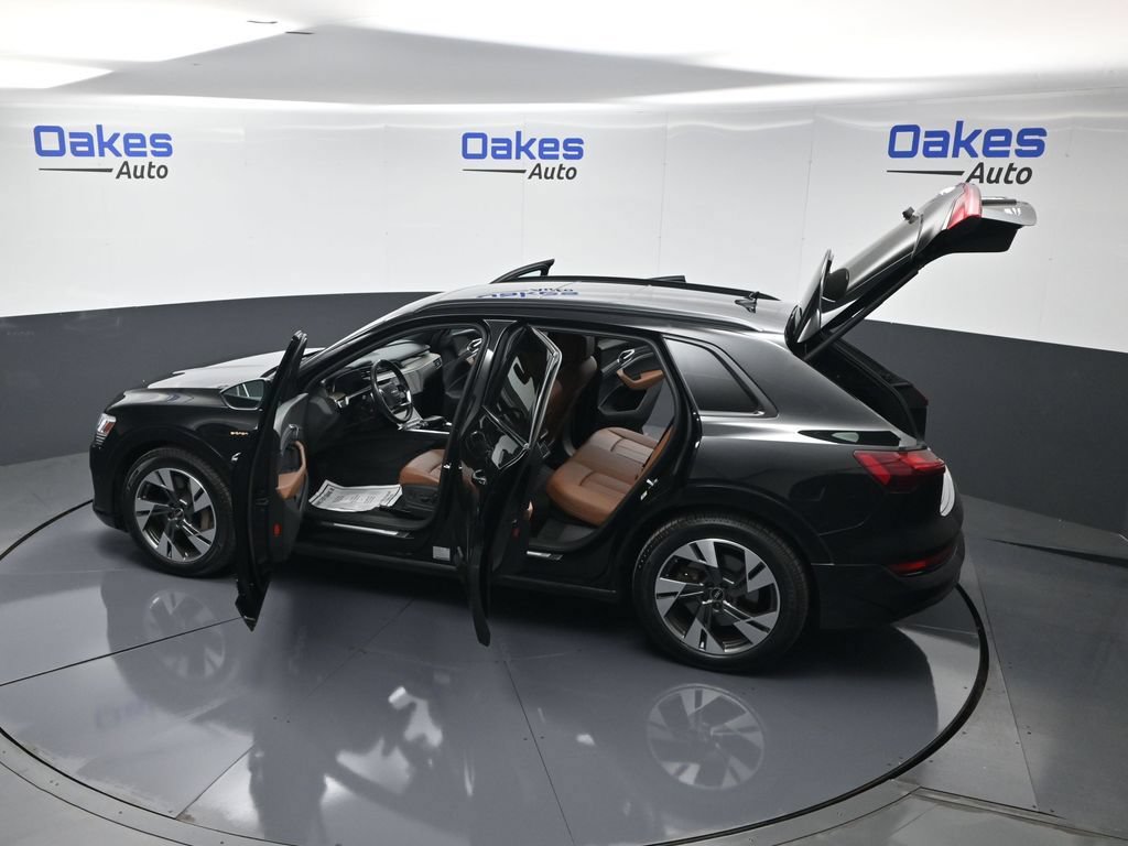 Used 2022 Audi e-tron Premium w/ Convenience Plus Package AWD/4WD image 57