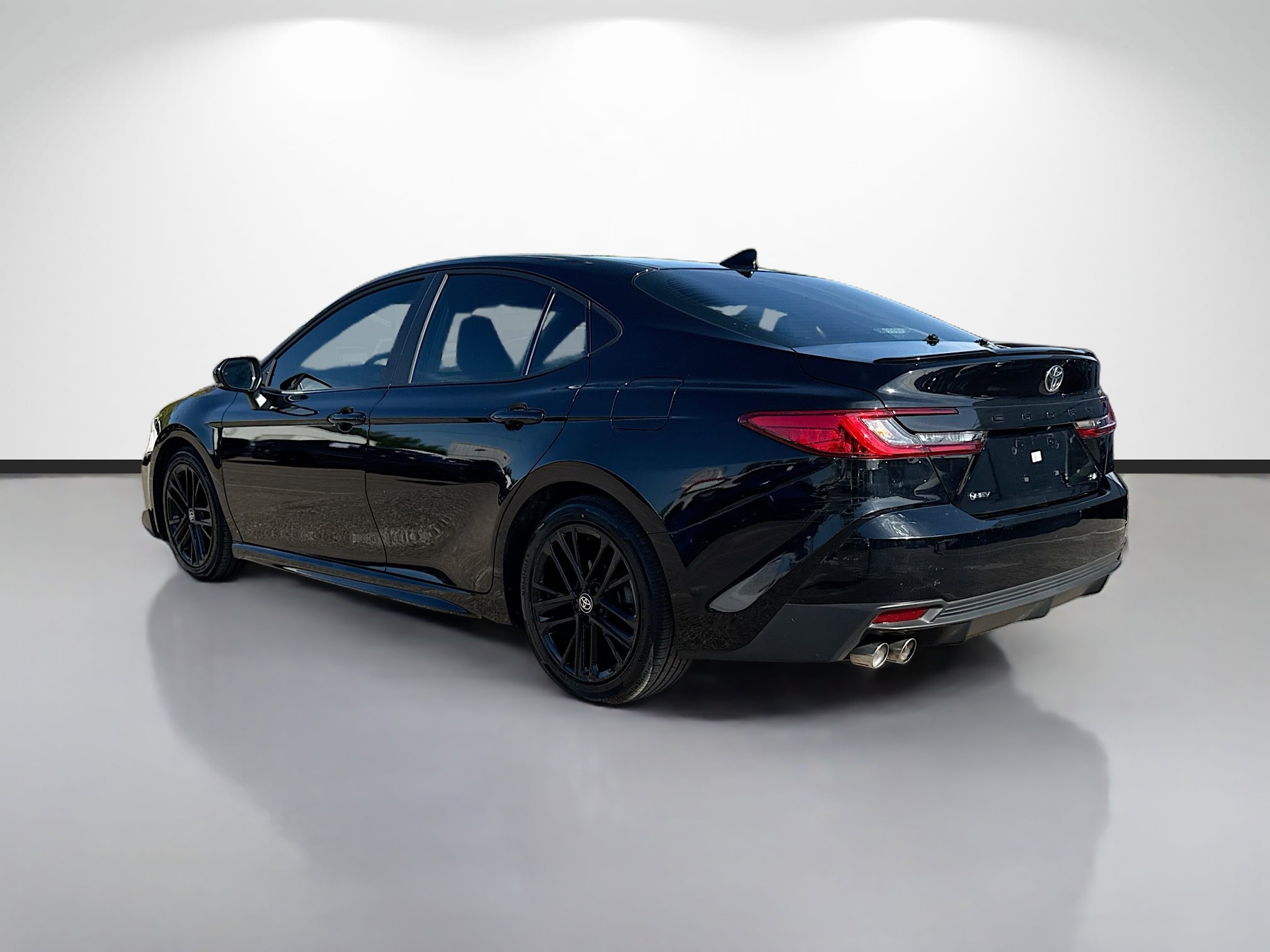 Used 2025 Toyota Camry SE w/ Convenience Package image 5