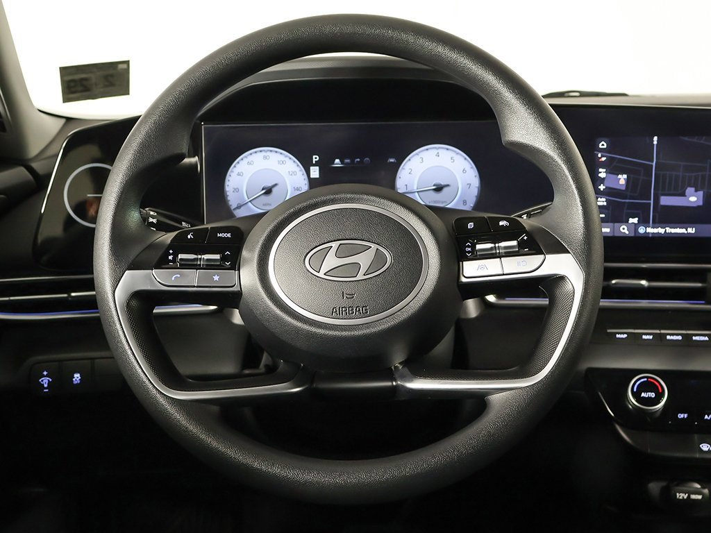 Used 2024 Hyundai Elantra SEL image 31