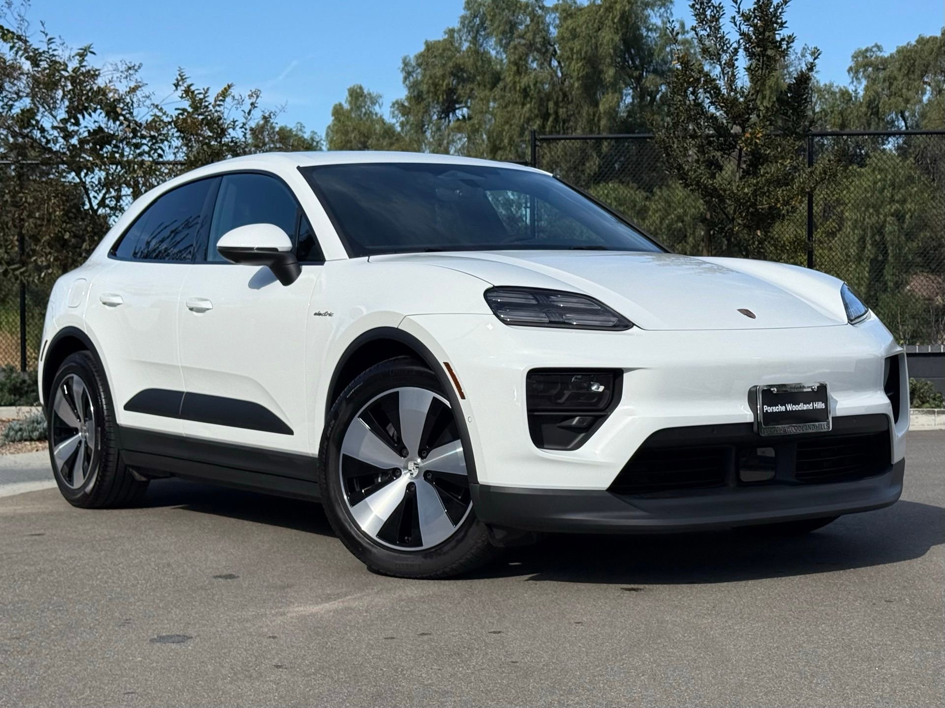 Used 2025 Porsche Macan 4 Electric image 9