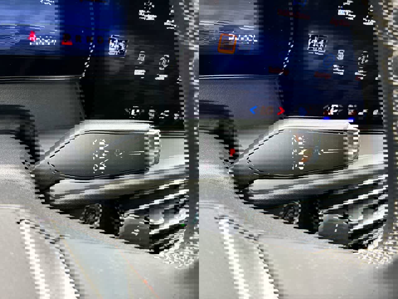 Used 2025 Chevrolet Traverse LT image 16