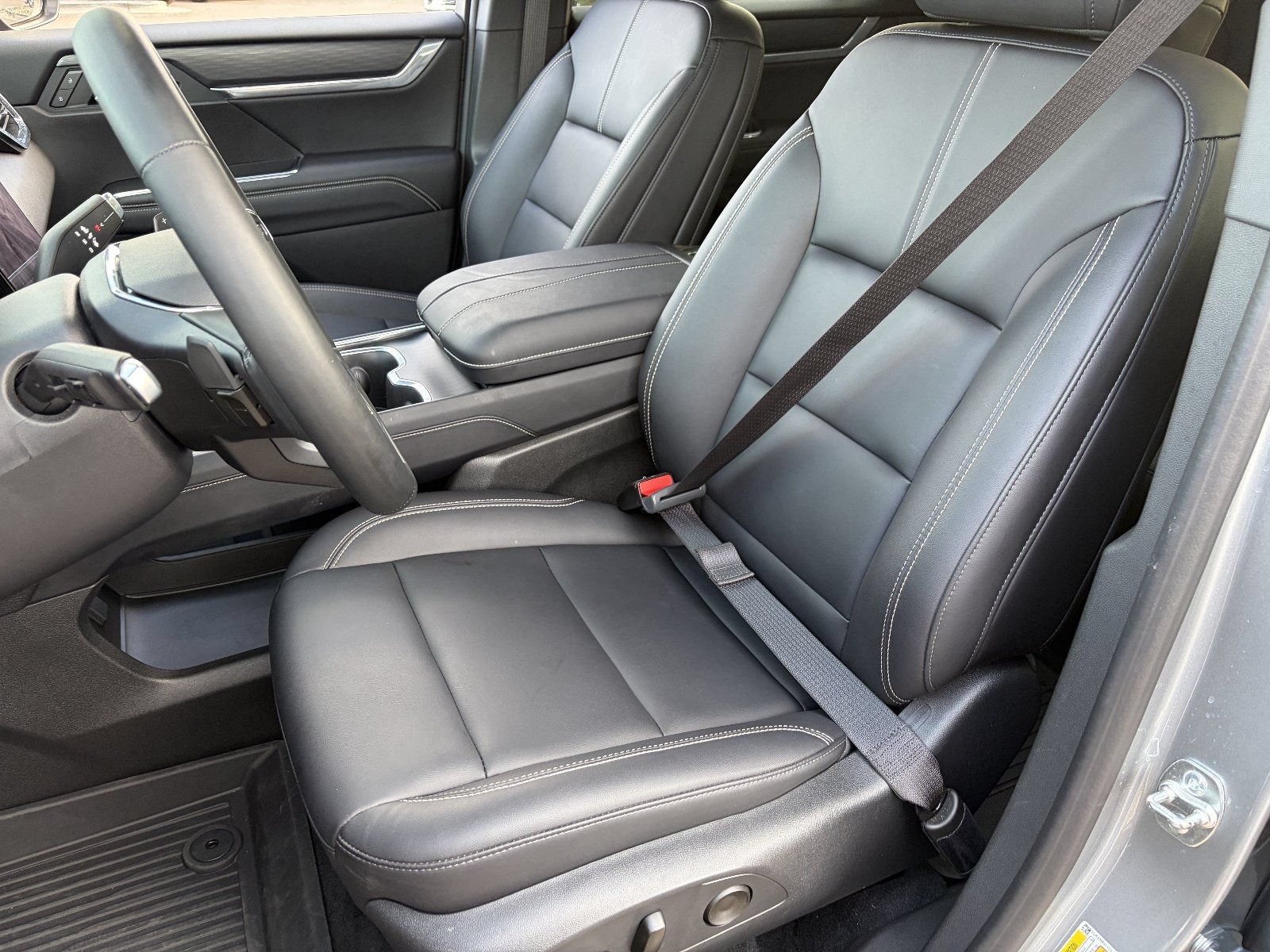 Certified 2025 GMC Acadia Elevation w/ Elevation Premium Package FWD image 21