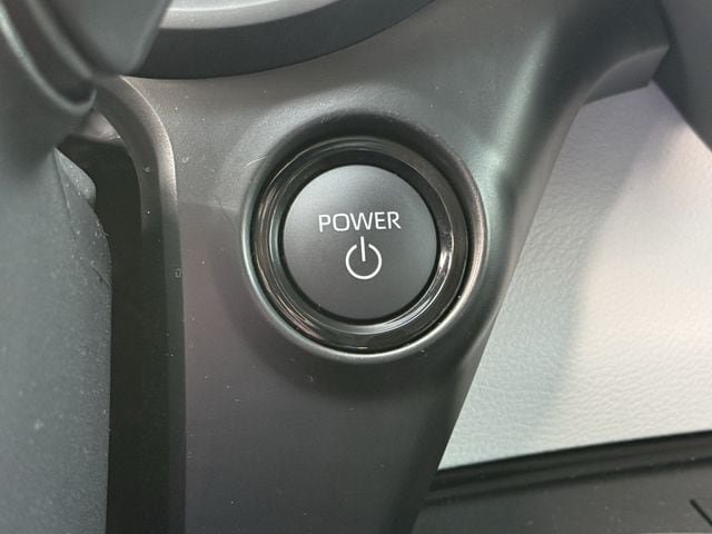 Used 2026 Toyota Sienna XLE FWD image 19