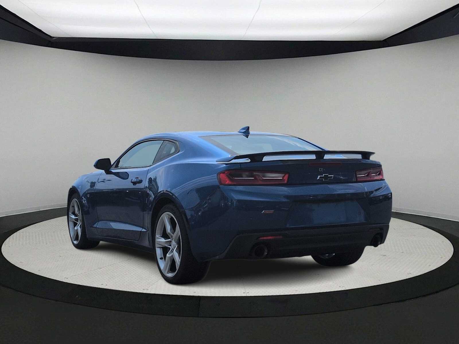 Used 2016 Chevrolet Camaro SS RWD image 6