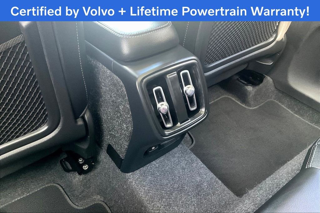 Certified 2025 Volvo XC40 B5 Core image 30