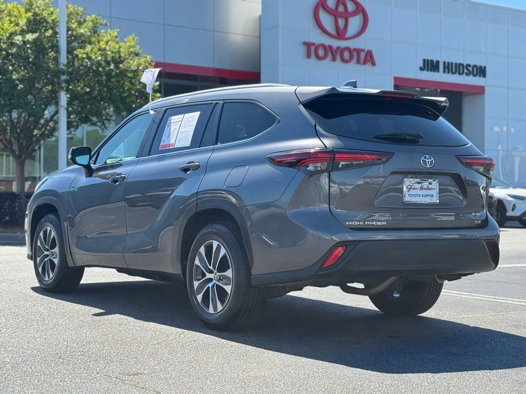 Used 2024 Toyota Highlander XLE FWD image 9