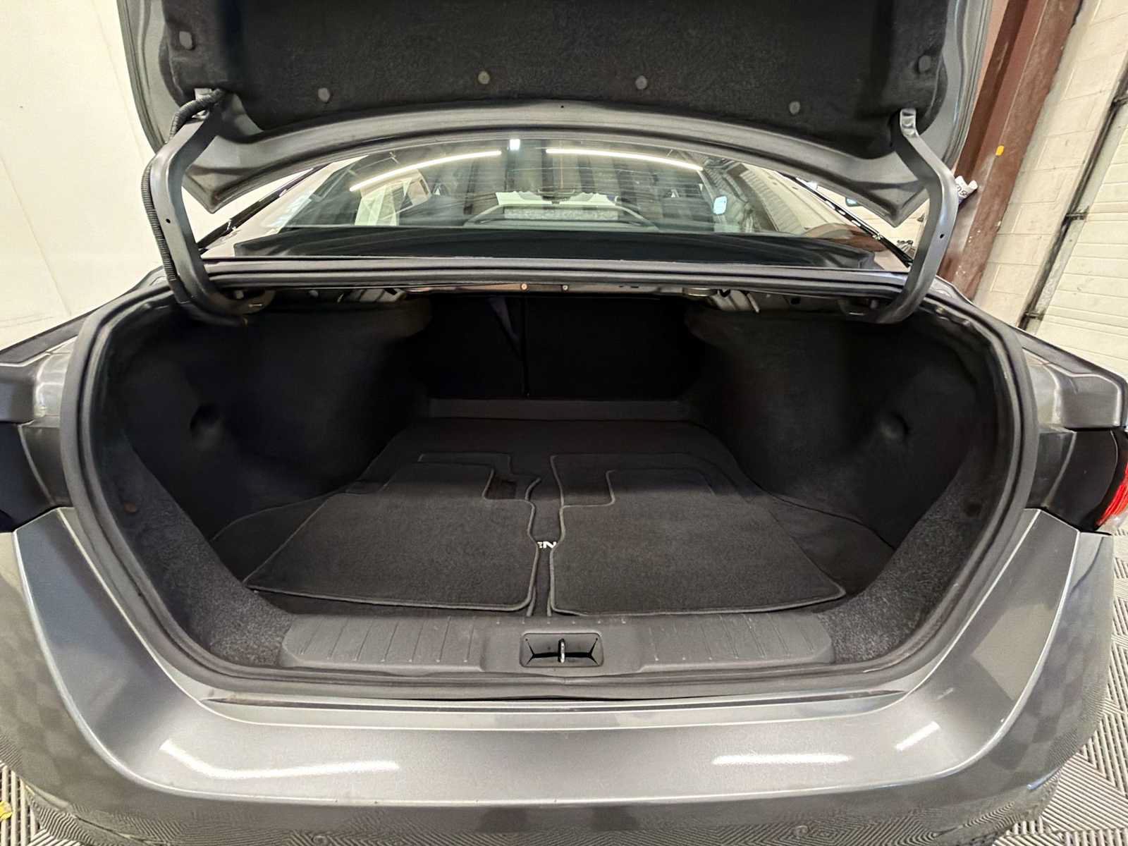 Used 2020 Nissan Sentra SR FWD image 19