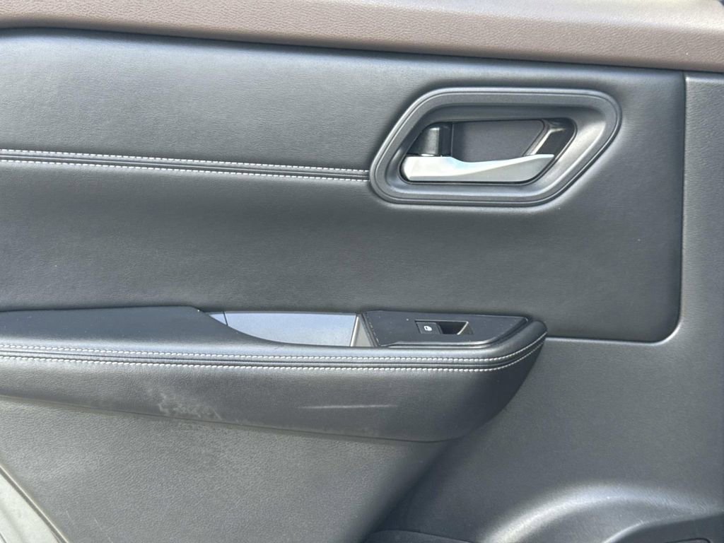Certified 2023 Nissan Rogue SV w/ SV Premium B Package FWD image 14