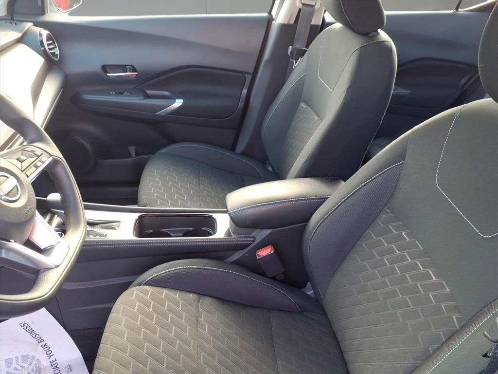 Used 2024 Nissan Kicks SV image 13
