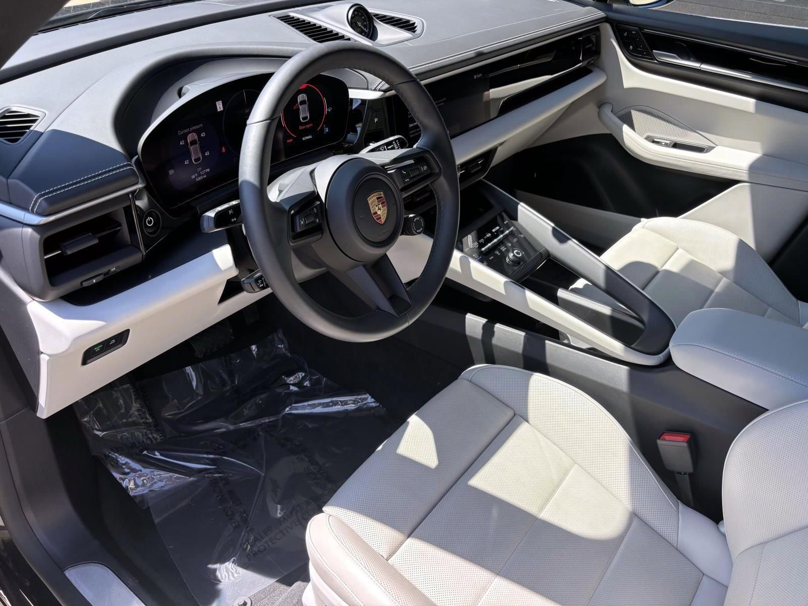 Certified 2025 Porsche Macan 4 Electric AWD/4WD image 17