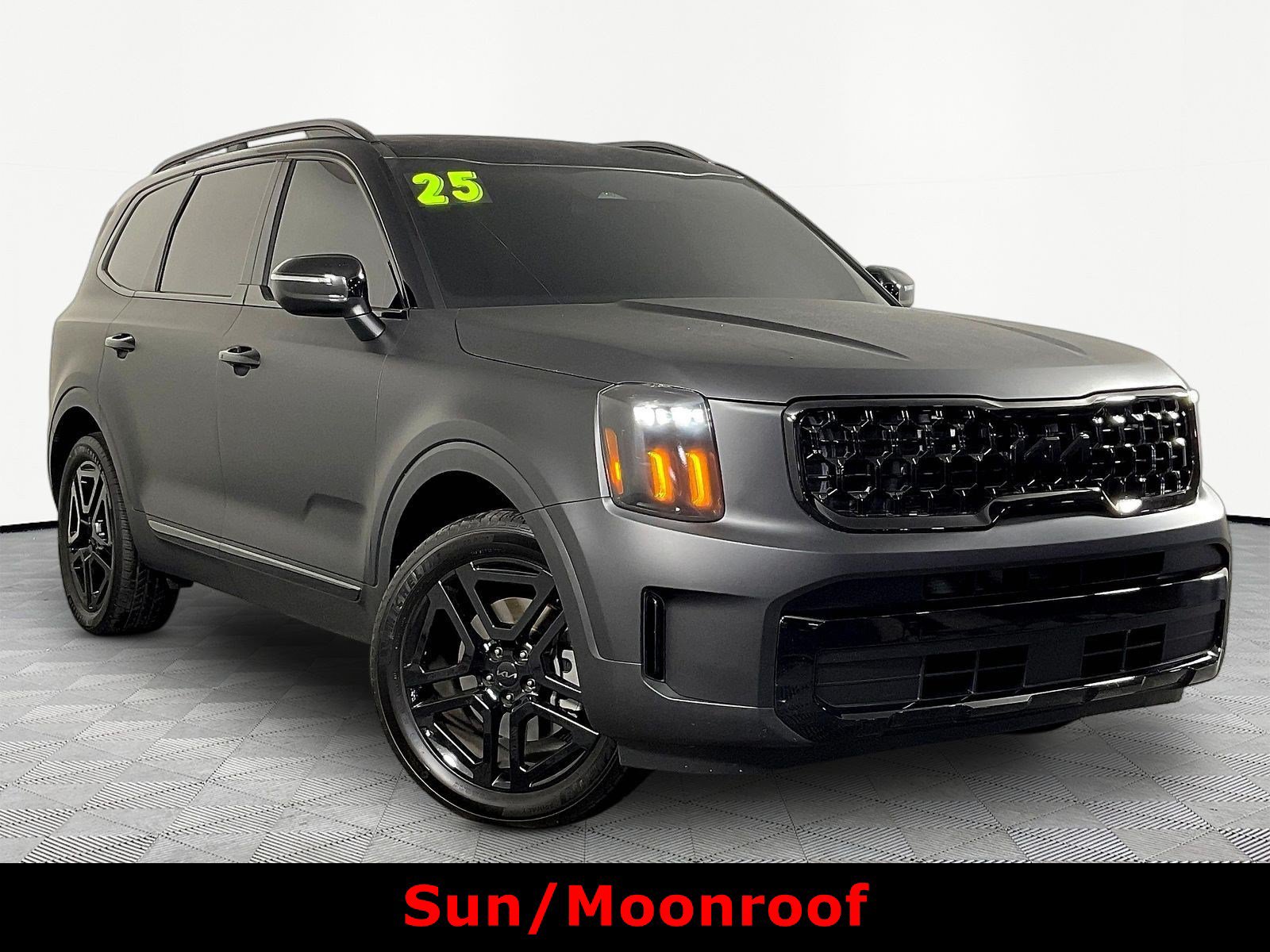 Used 2025 Kia Telluride EX X-Line AWD/4WD image 3