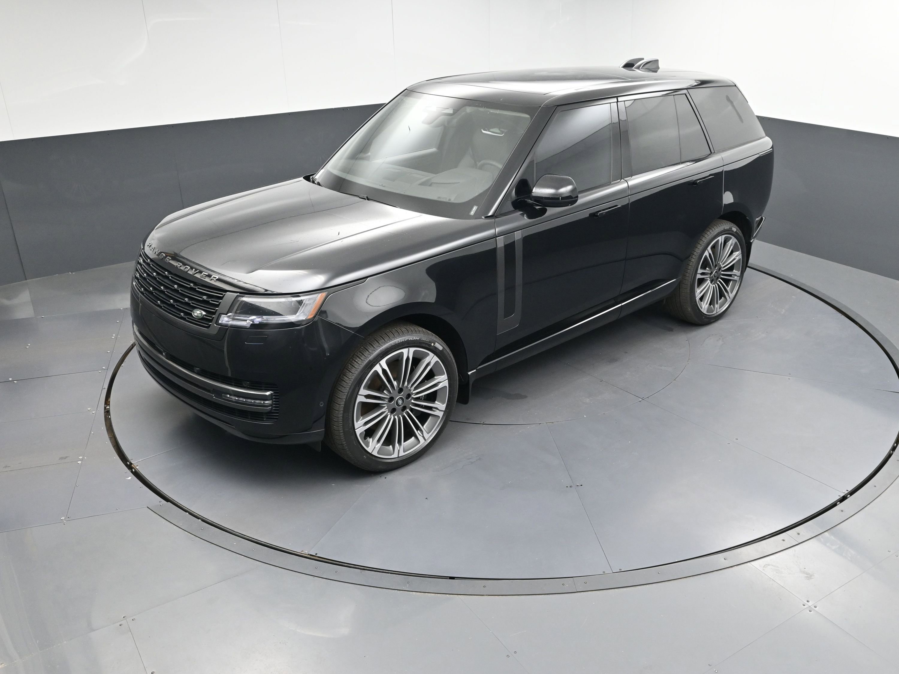 New 2025 Land Rover Range Rover SE image 29
