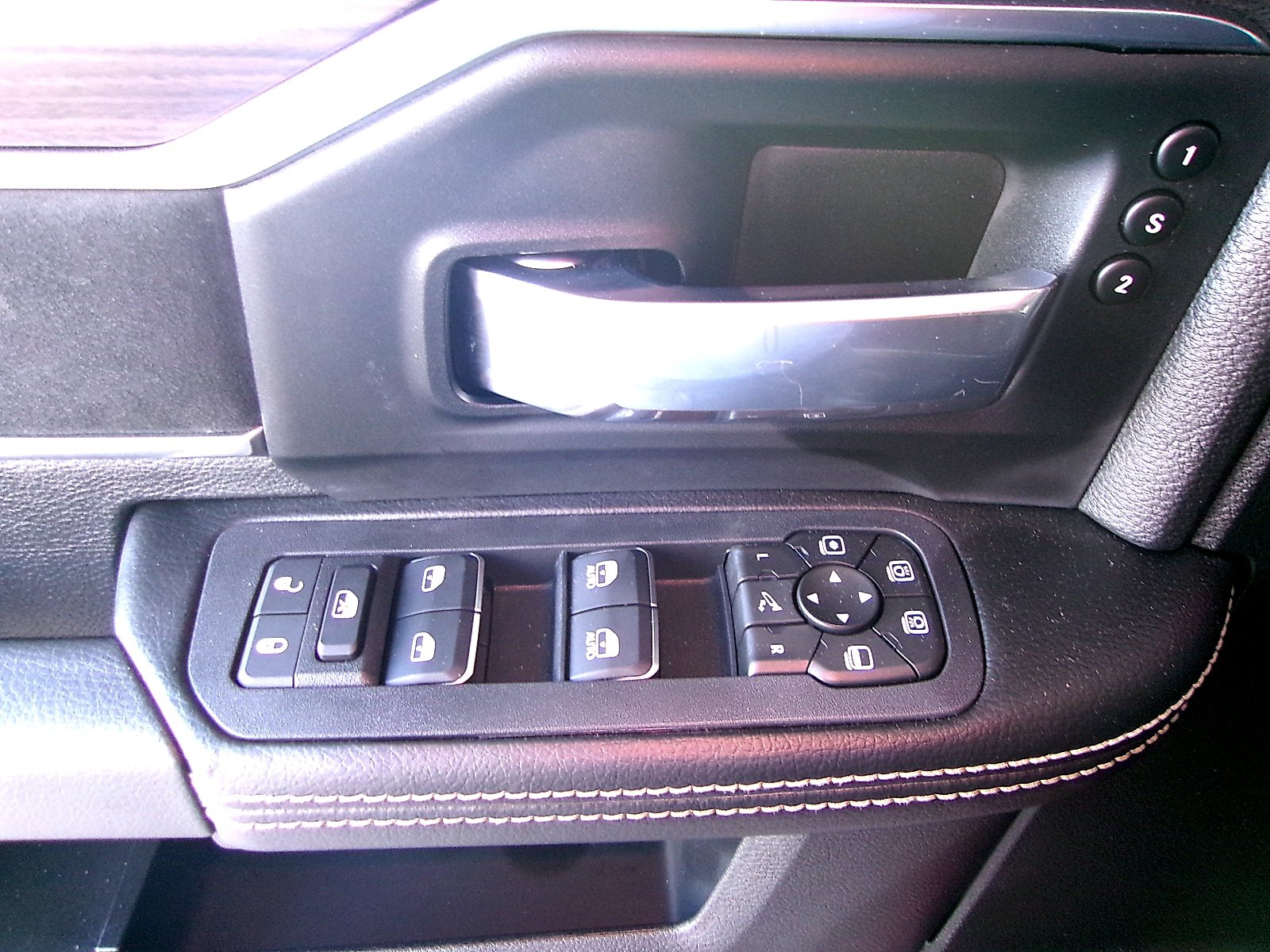 New 2026 RAM 3500 Laramie AWD/4WD image 12