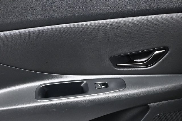 Used 2025 Hyundai Elantra Sport FWD image 9