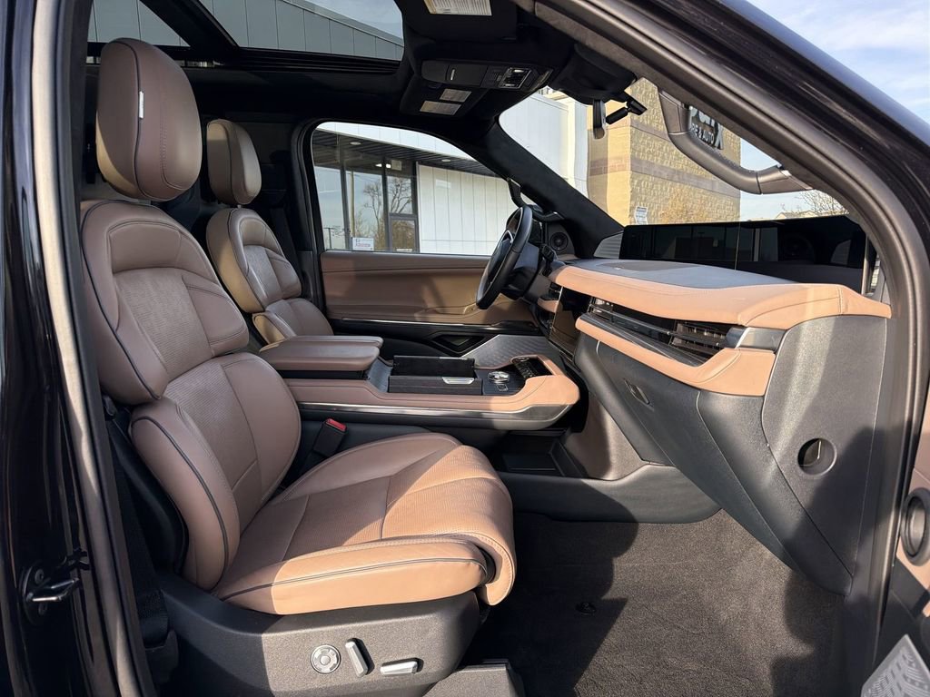 Used 2025 Lincoln Navigator L Black Label AWD/4WD image 28