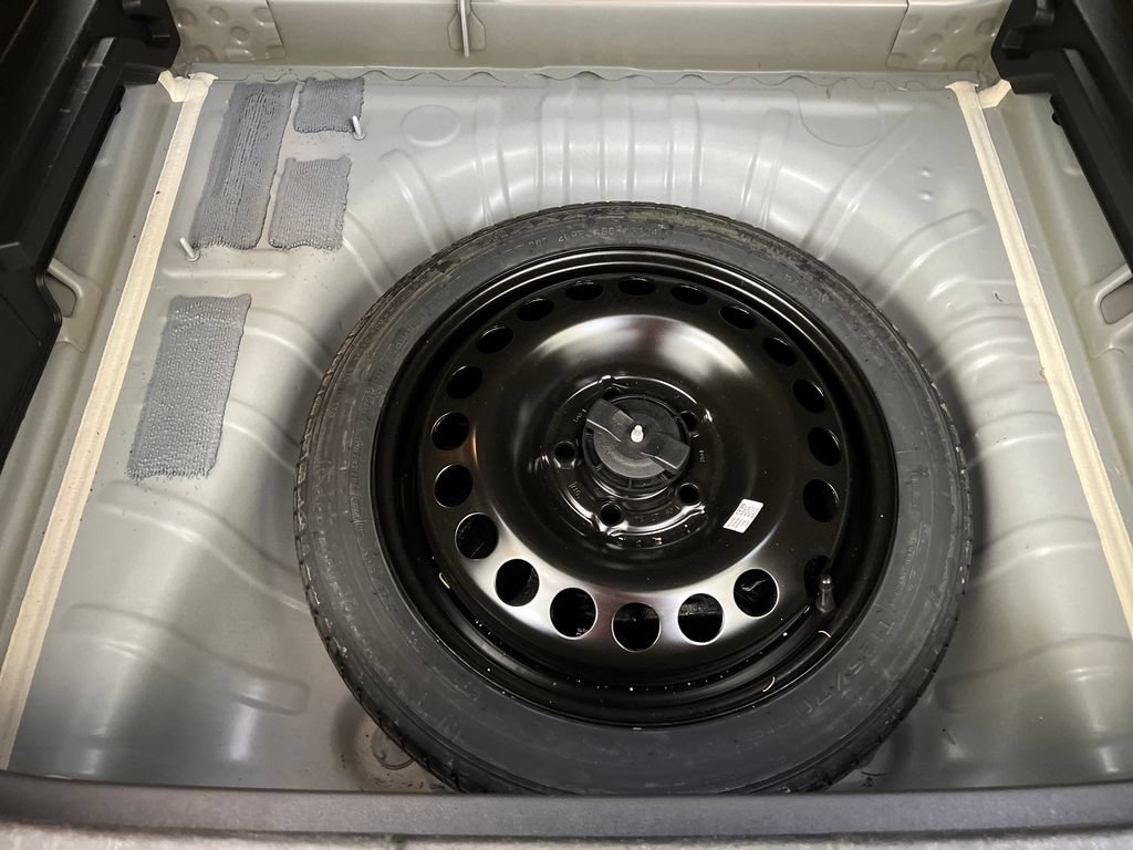 Used 2025 Chevrolet Trax LT FWD image 39