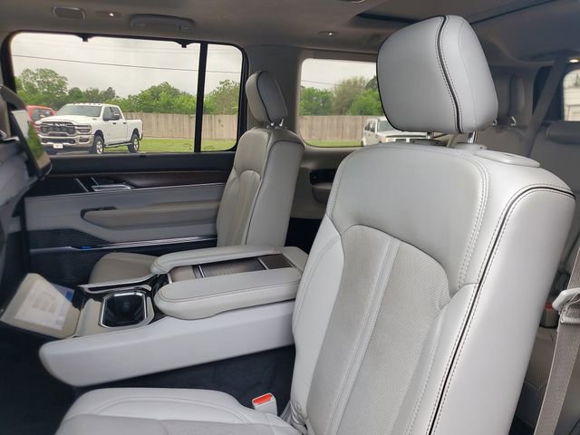 Used 2022 Jeep Grand Wagoneer Series II w/ Premium Group II AWD/4WD image 12