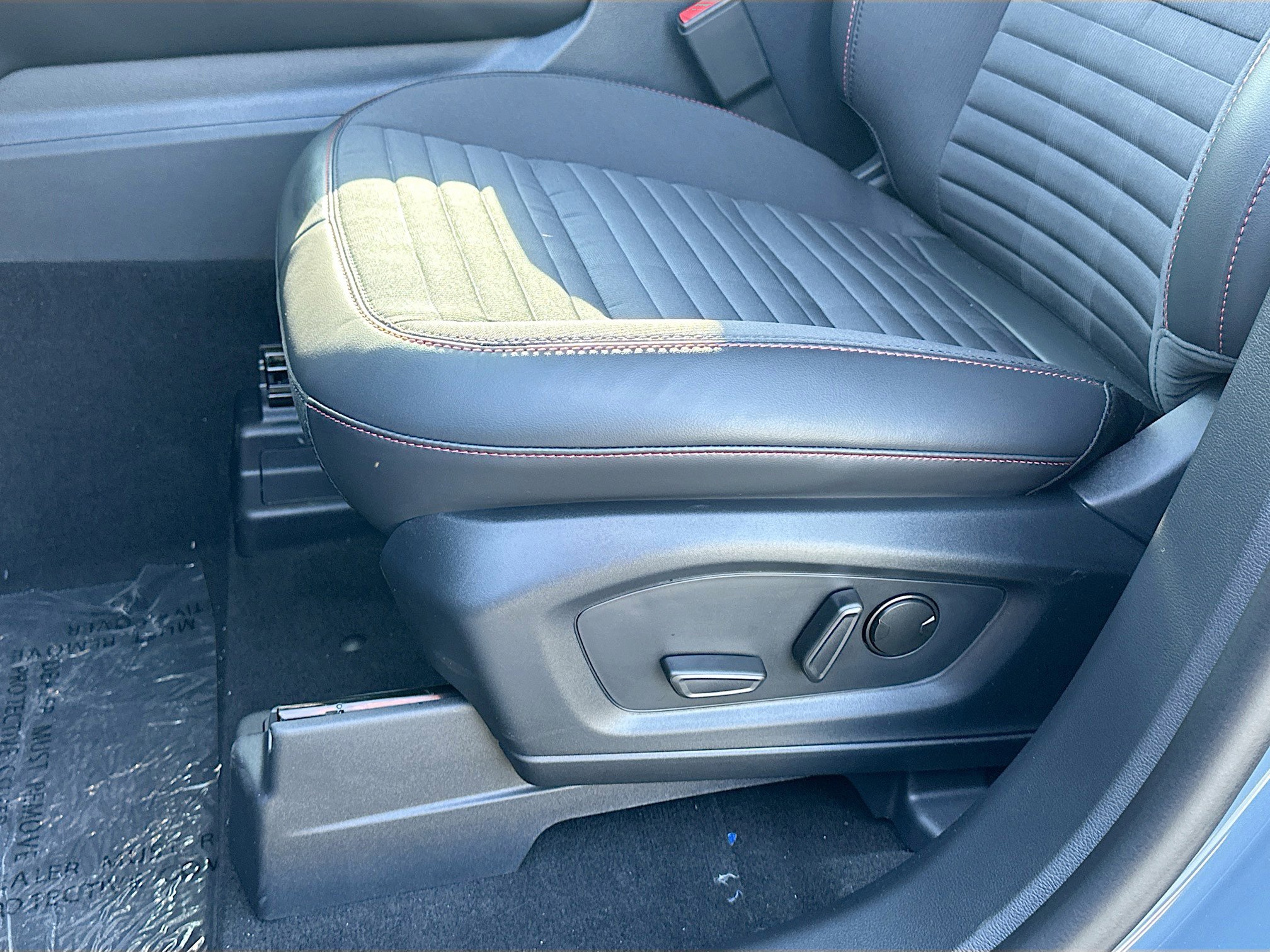 New 2026 Ford Explorer ST-Line w/ ST-Line Street Pack image 14