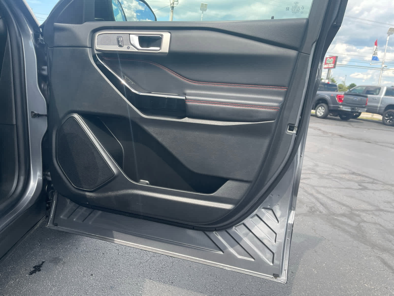 Used 2022 Ford Explorer ST-Line image 9