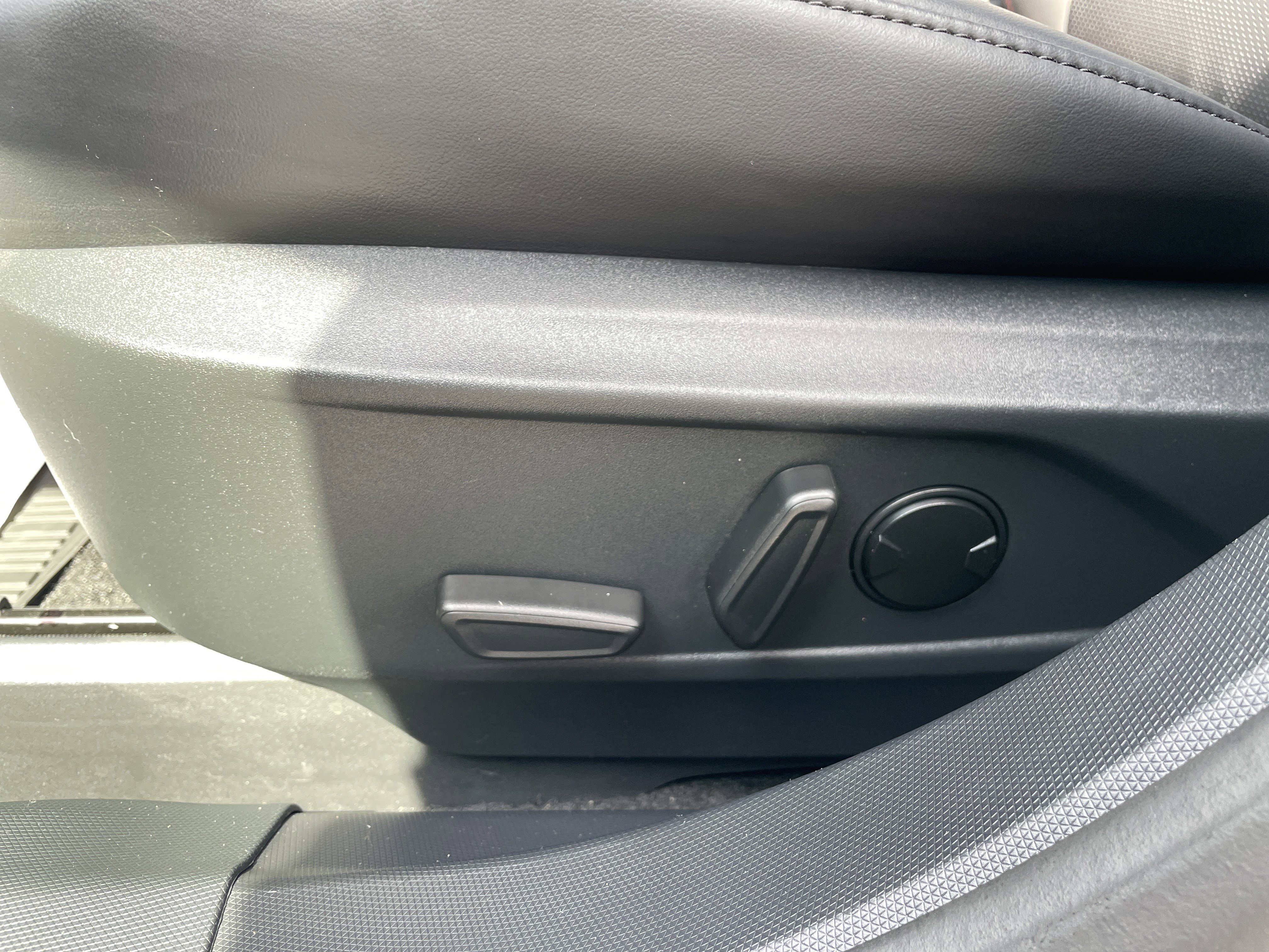 Used 2025 Ford Mustang Mach-E Premium w/ Sport Appearance Package image 27