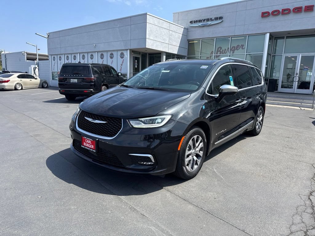 Certified 2023 Chrysler Pacifica Pinnacle FWD image 3
