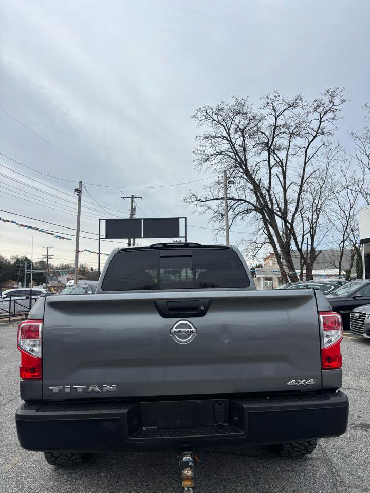 Used 2017 Nissan Titan S image 5