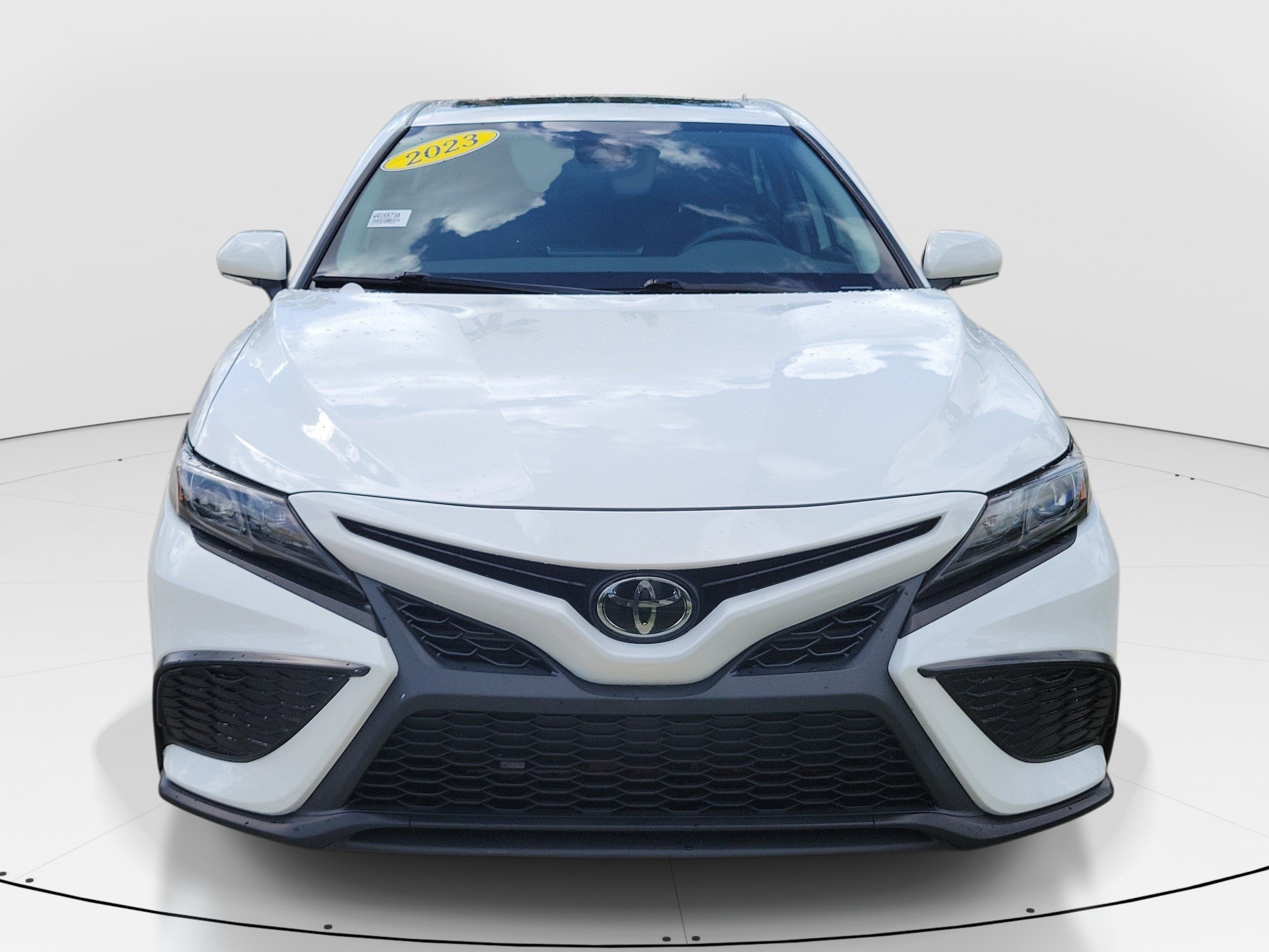Used 2023 Toyota Camry SE w/ Convenience Package FWD image 2