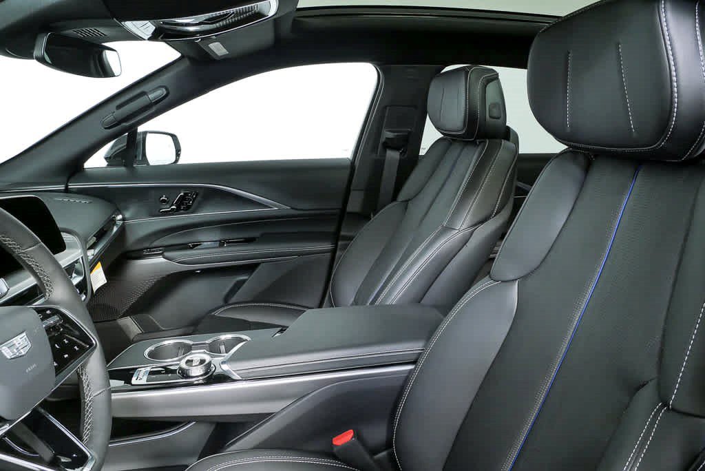 Certified 2025 Cadillac Lyriq Luxury w/ LPO, Floor Liner Package AWD/4WD image 6