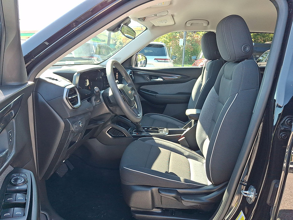 Used 2024 Chevrolet TrailBlazer LT AWD/4WD image 11