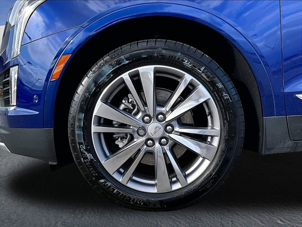 Used 2025 Cadillac XT5 Premium Luxury w/ Technology Package FWD image 11