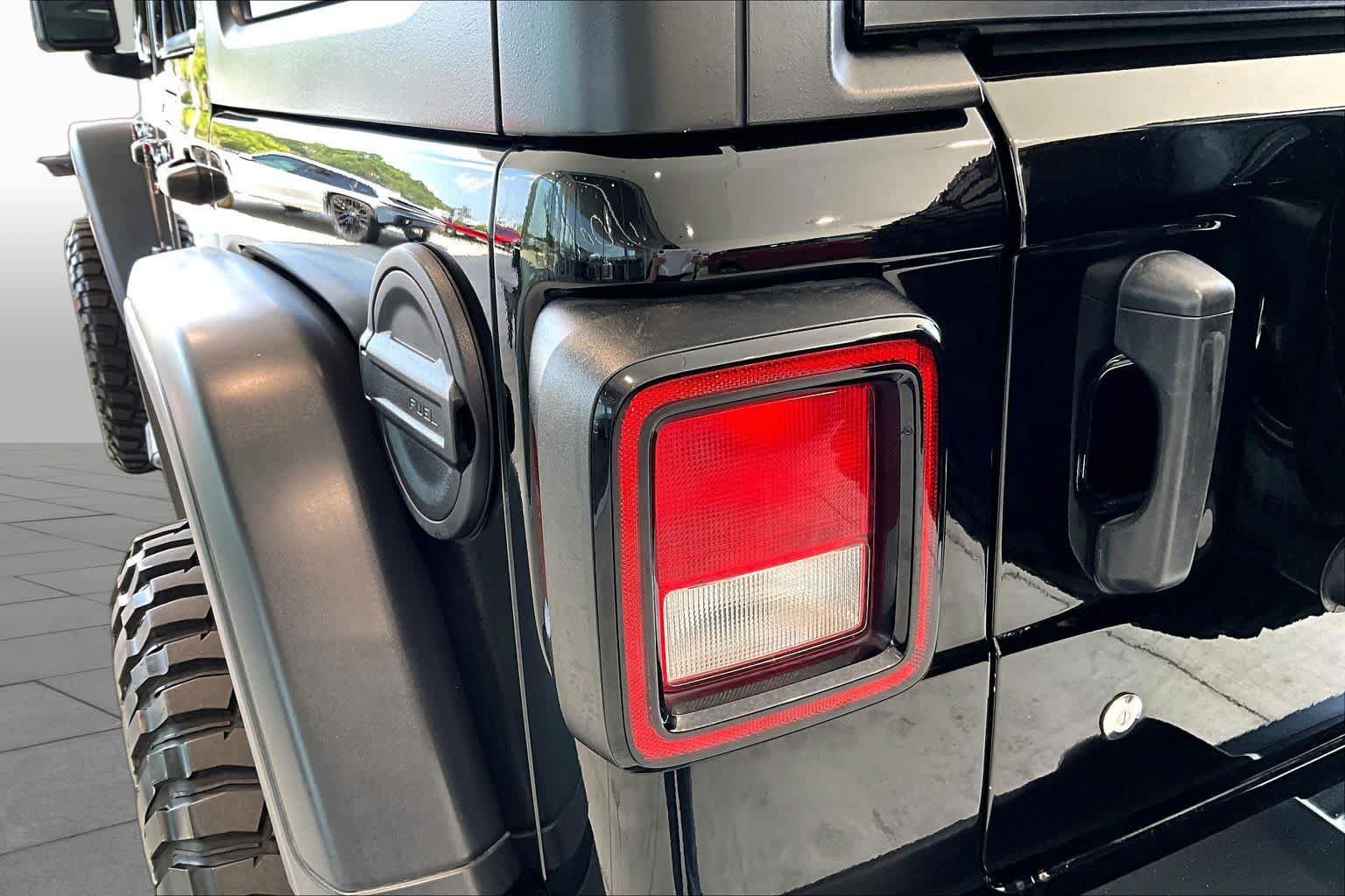 Used 2018 Jeep Wrangler Unlimited Rubicon AWD/4WD image 27
