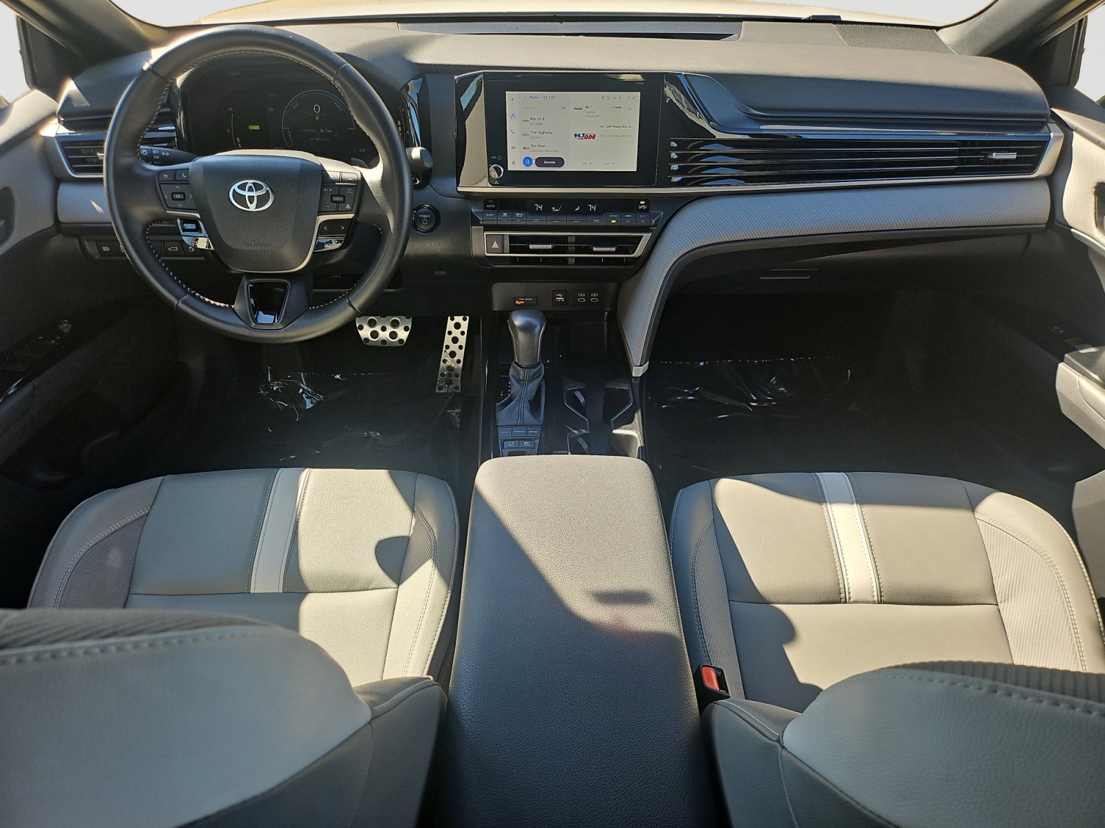 Used 2025 Toyota Camry SE FWD image 16