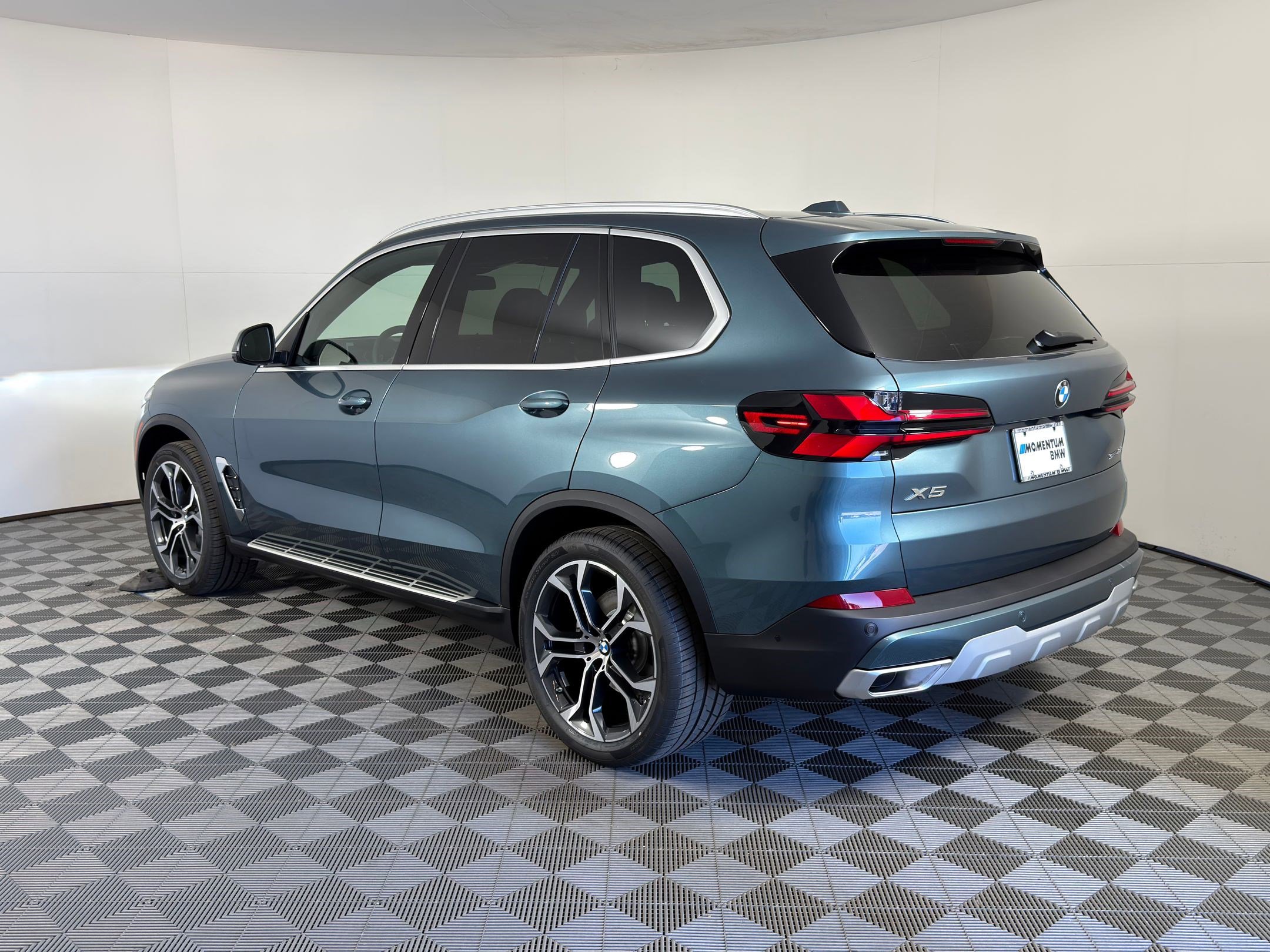 New 2026 BMW X5 sDrive40i image 3