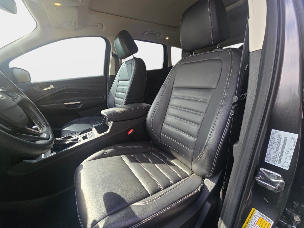 Used 2017 Ford Escape Titanium w/ Equipment Group 301A AWD/4WD image 18