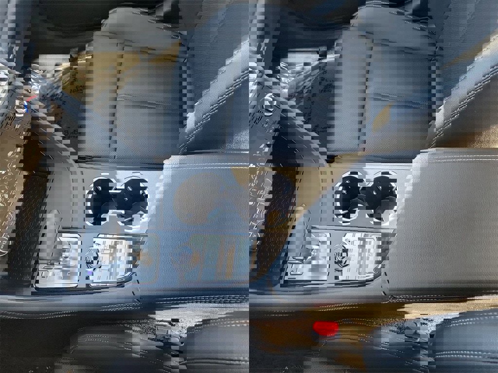 Used 2025 Genesis G70 2.5T image 21