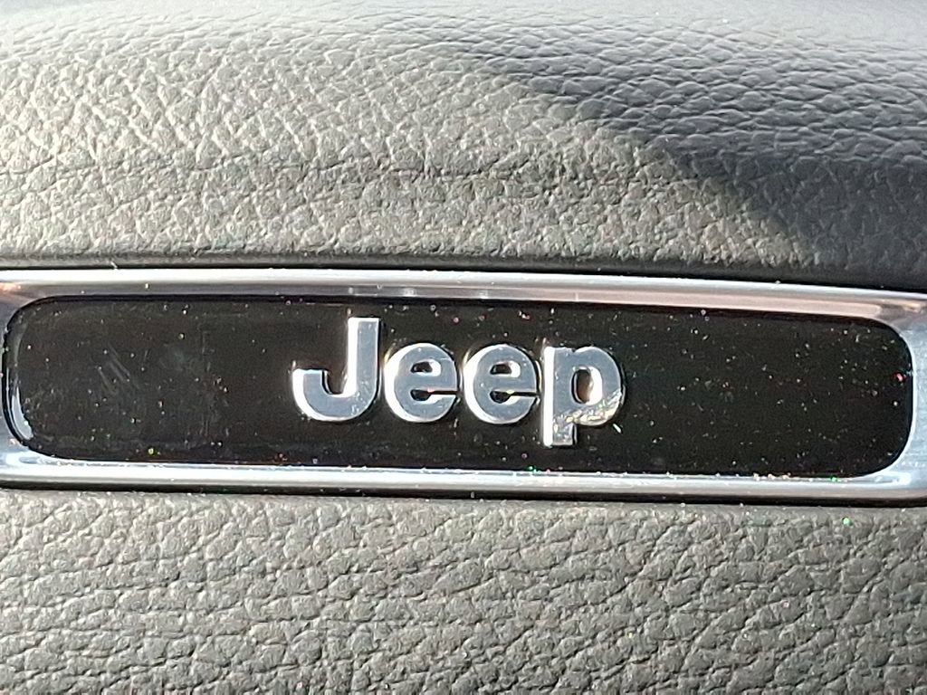 New 2025 Jeep Grand Cherokee L Laredo image 21