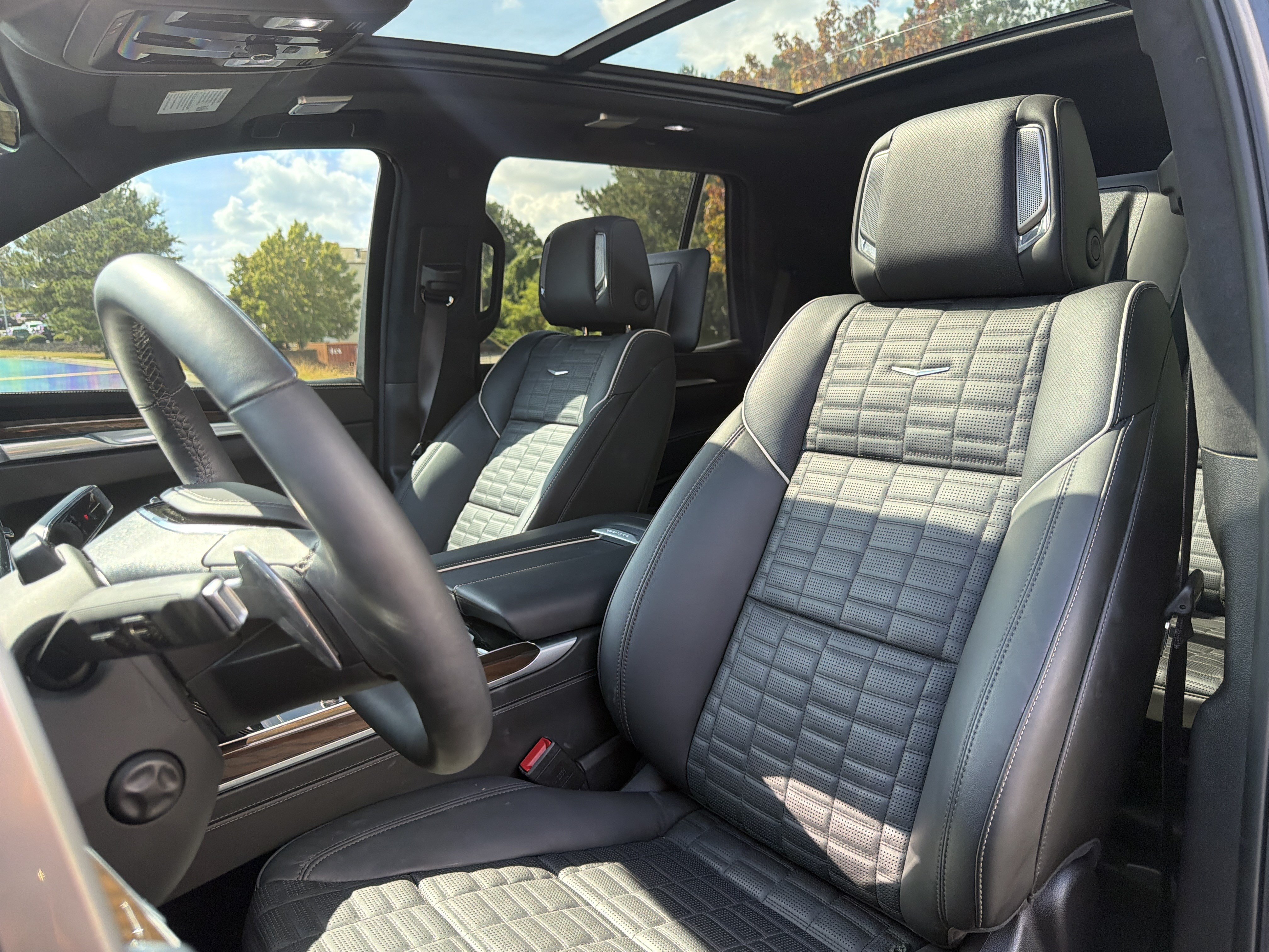 Used 2026 Cadillac Escalade Platinum Sport AWD/4WD image 8