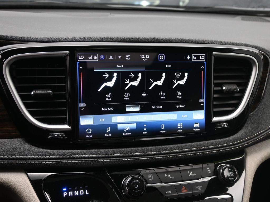 Used 2023 Chrysler Pacifica Limited FWD image 19