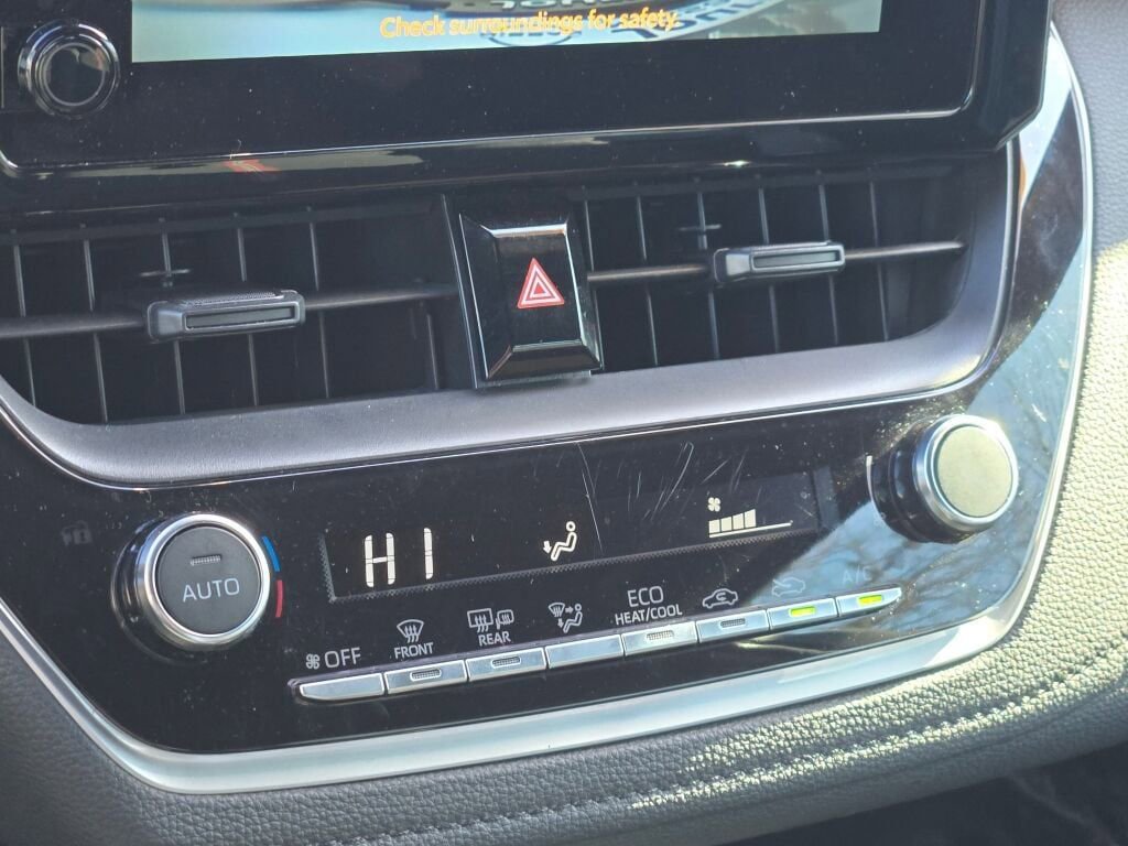 Used 2024 Toyota Corolla SE Nightshade image 23
