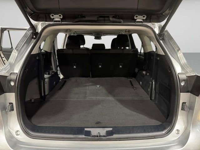 Used 2024 Toyota Highlander LE image 30