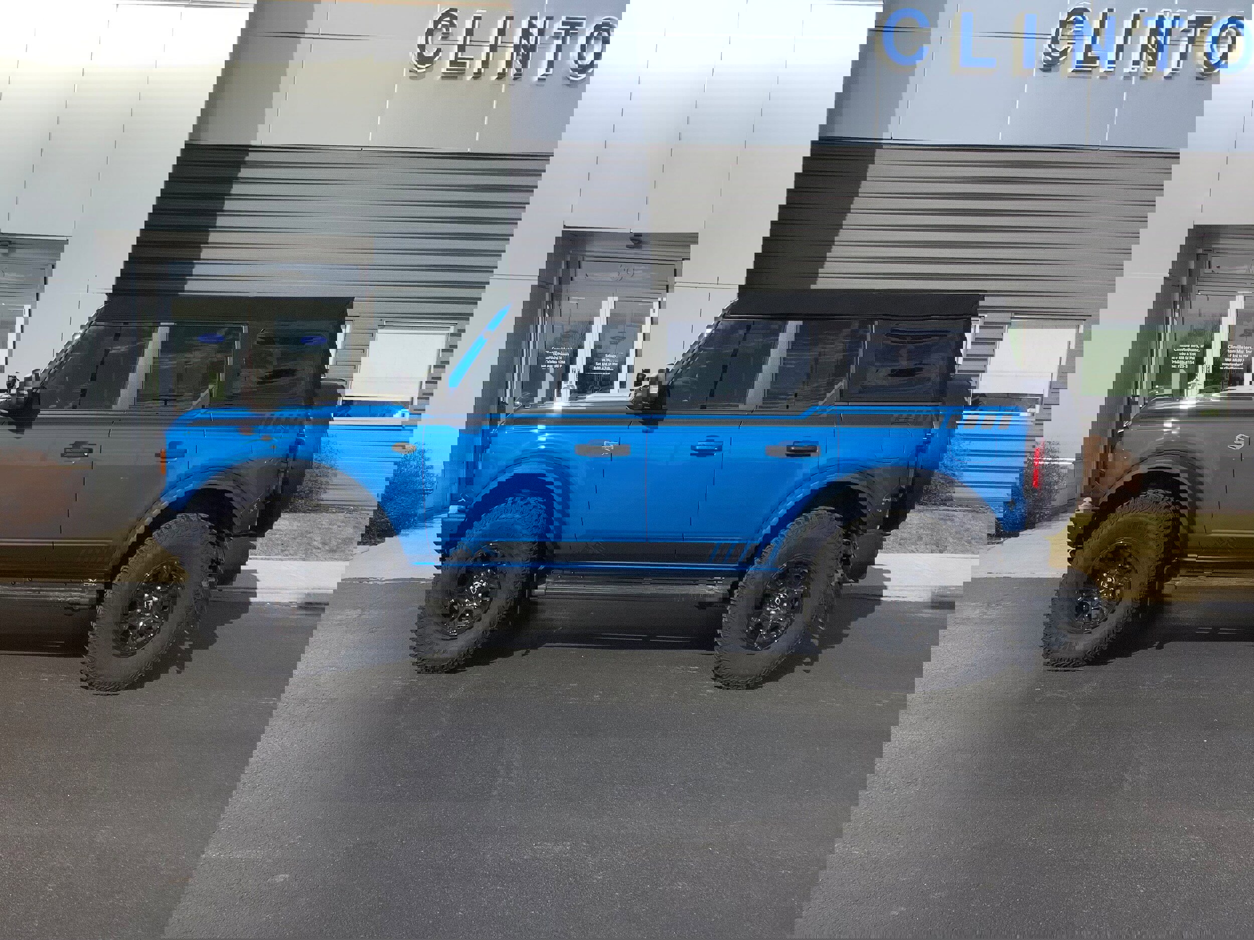 Used 2024 Ford Bronco Wildtrak image 2