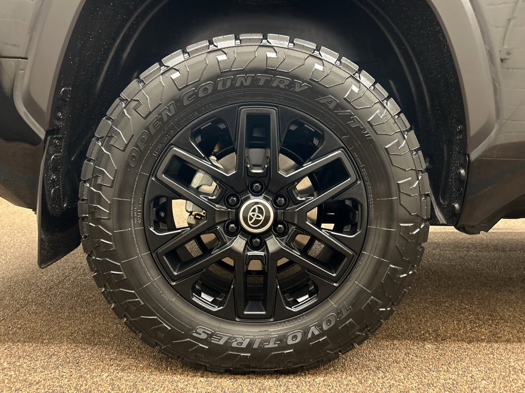 Used 2024 Toyota Tundra Limited image 31